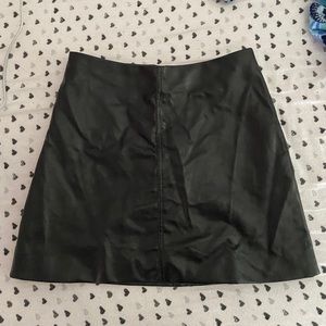 ✨2/$10 black leather skirt